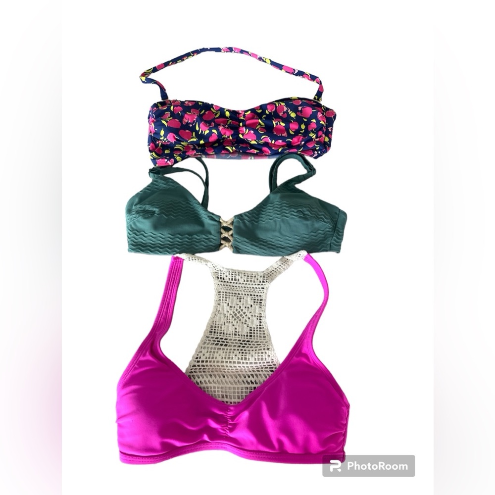Lot: 2 aerie bikini tops, 1 splendid swim top & 1 full bikini by exhilaration, S